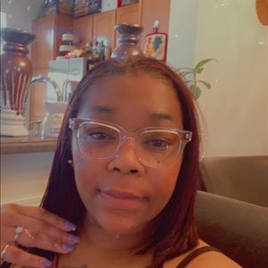 Meet your Posher, Val